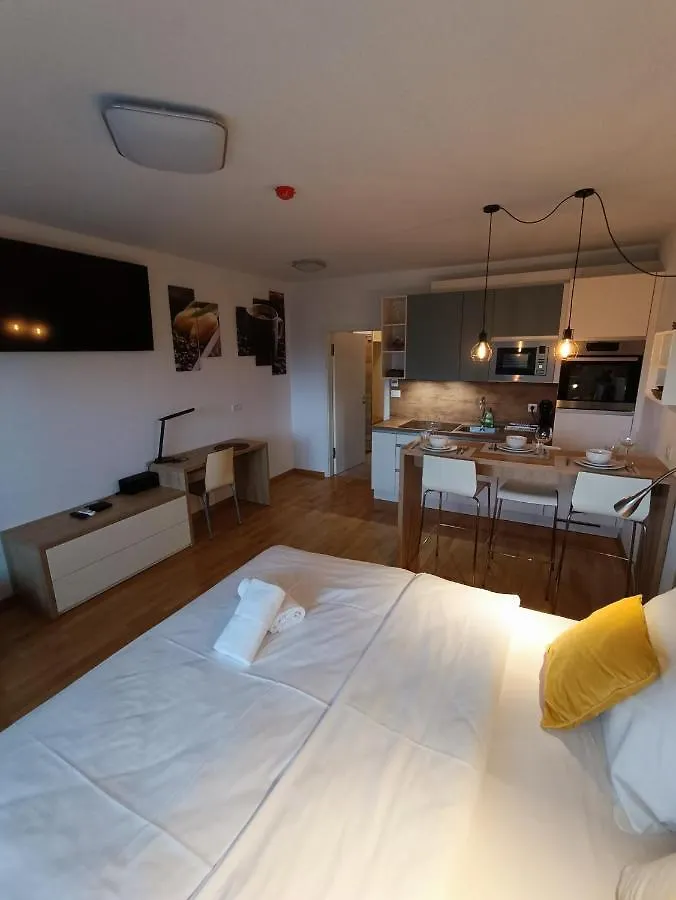 Bed & Breakfast Rezidenca Pipanova Aparthotel